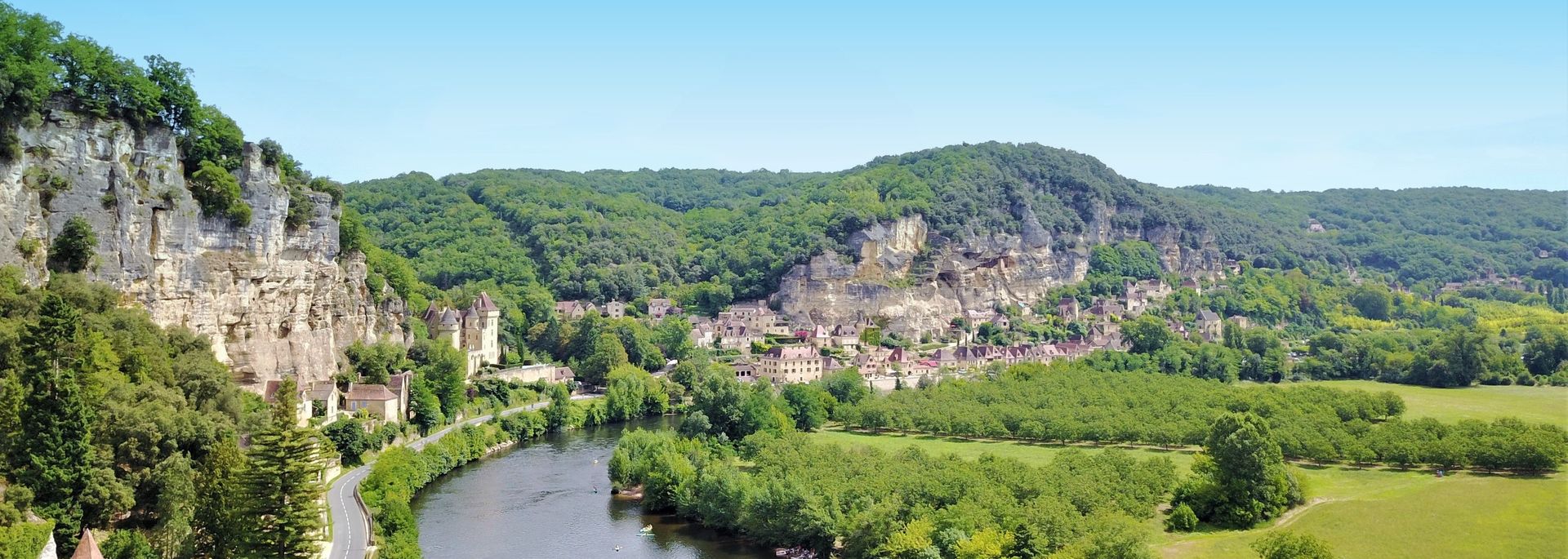 Village du Soleil Mauroux Frankrijk pano 01 DEF.jpg